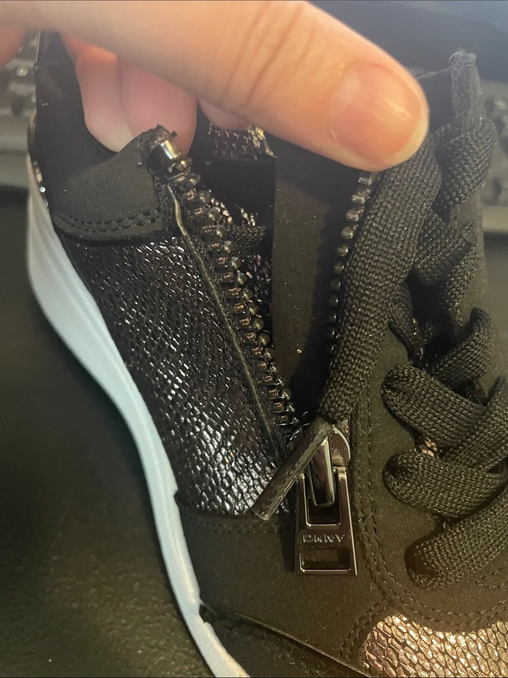 DKNY NWOT 7.5 Black Lace-Up Sneaker